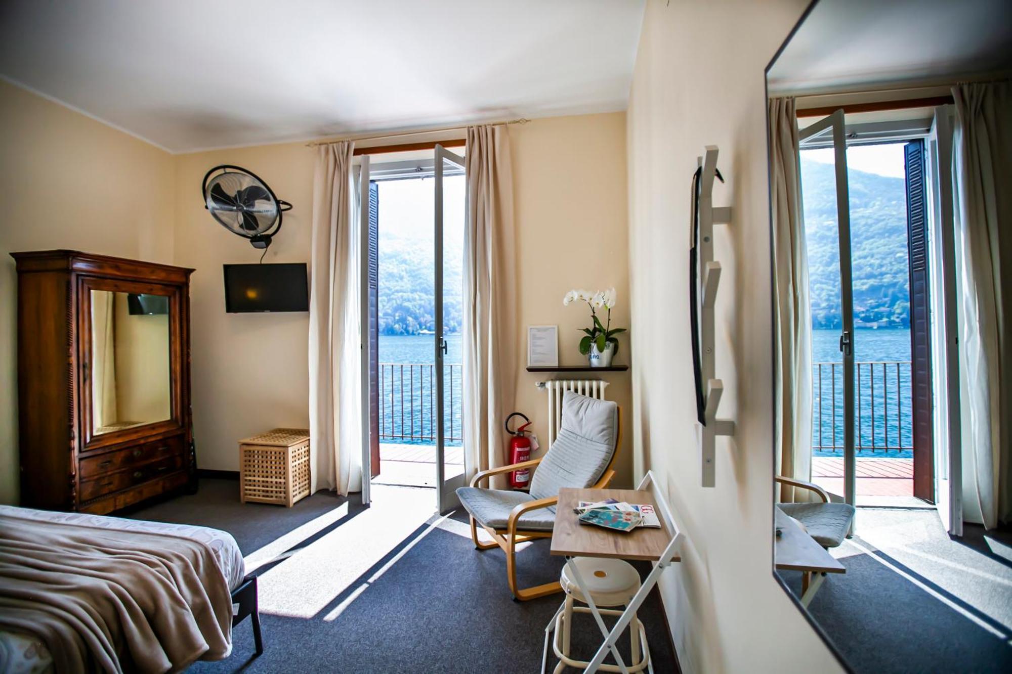 Darsena Di Riva Grande Hotel Moltrasio Exterior foto